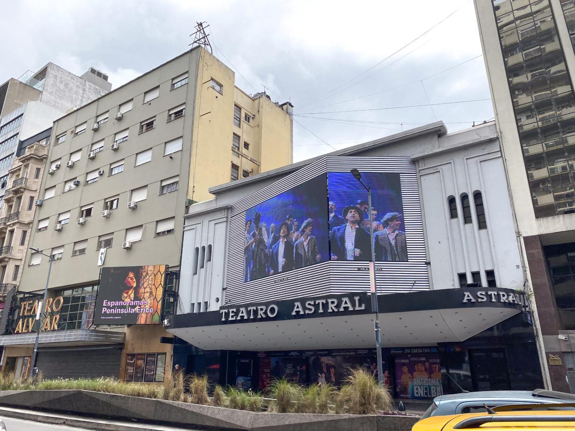 Corrientes Avenue Broadway Style Apartment